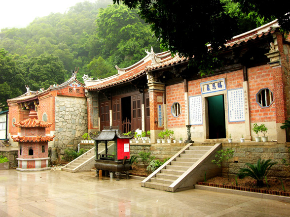 b体育-金晨李易峰私下关系曝光!最惨的时候,竟是李易峰脱手帮了她一把(图3) Bsports必一体育