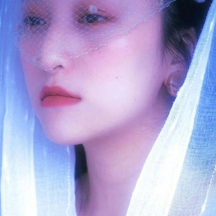 【必一】
晚放心语深有感慨的话语 朋侪圈经典心情说说语录句子 唯美图片(图7)