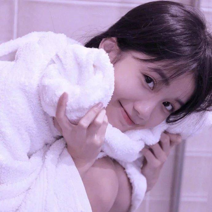 【必一】
晚放心语深有感慨的话语 朋侪圈经典心情说说语录句子 唯美图片(图17)